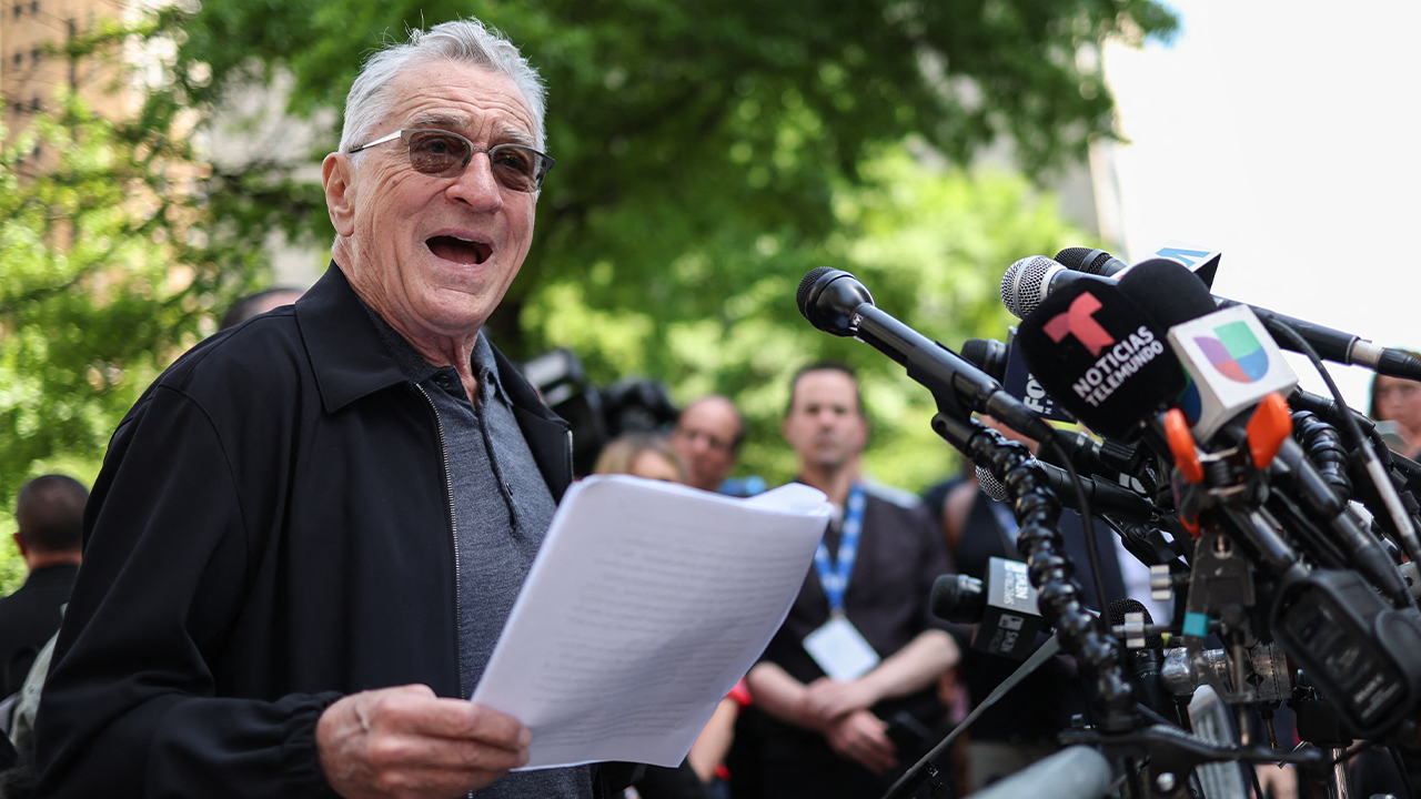 Read more about the article Robert De Niro claims Trump ‘could destroy the world’ outside Manhattan court
