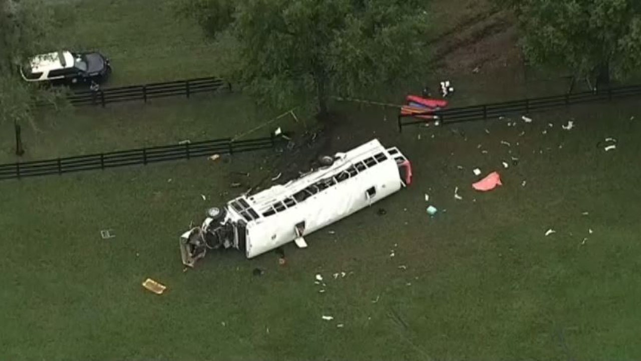Read more about the article Florida bus carrying farm worker crashes, killing at least 8 and injuring dozens more: officials