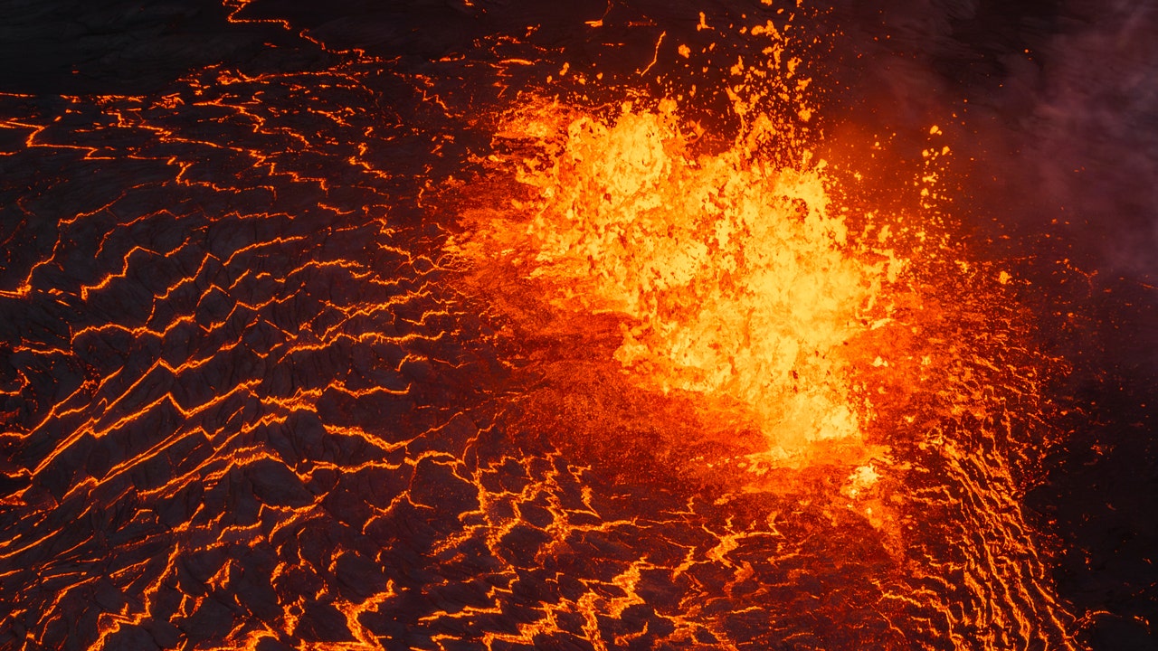 You are currently viewing Lava continues flowing from Iceland volcano after eruption