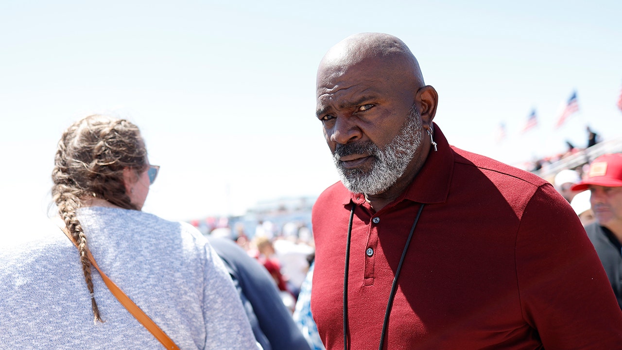 Read more about the article Giants legends Lawrence Taylor, Ottis Anderson speak at Donald Trump’s Jersey Shore campaign rally