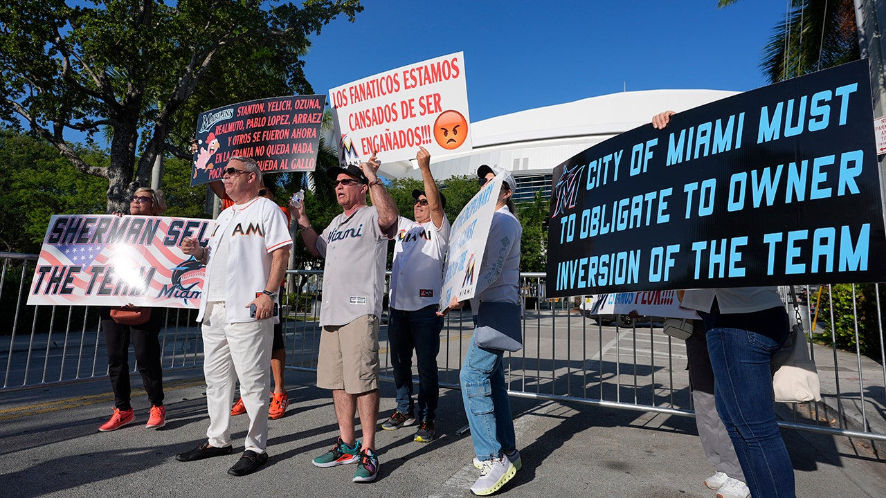 Read more about the article Marlins fans protest owner after trading 2-time batting champion amid putrid start to season