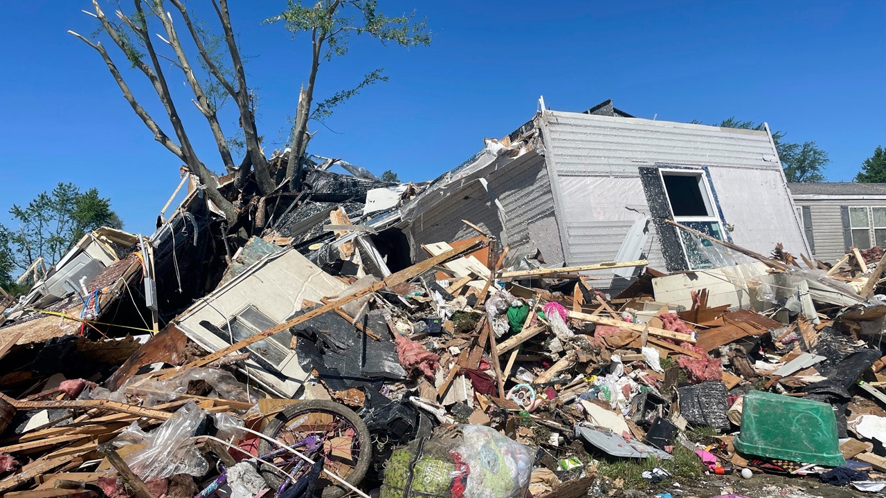 News :Severe weather, tornadoes destroy nearly 50 homes in Kalamazoo County, Michigan