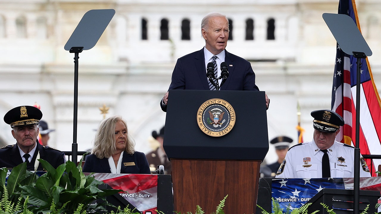 Read more about the article Biden highlights police funding, gun control efforts at National Peace Officers’ Memorial Service