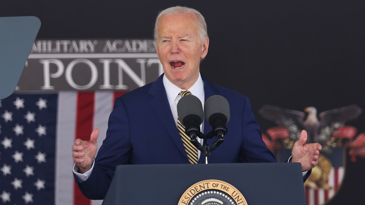 Read more about the article Biden repeats football claim to West Point graduates at commencement address