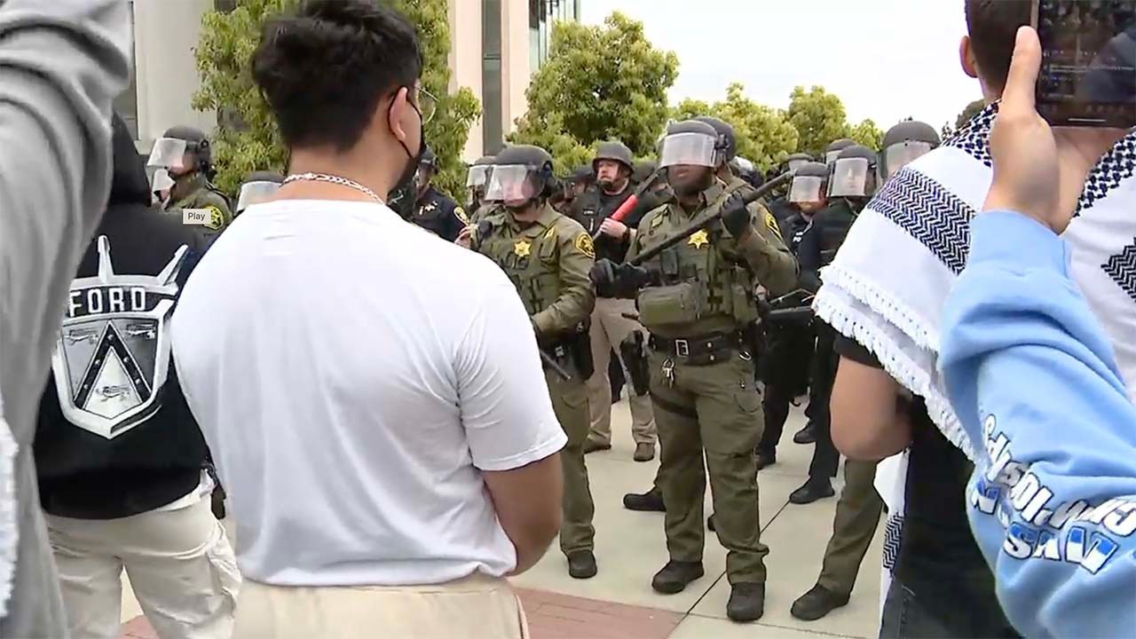Read more about the article Police on UC Irvine campus after anti-Israel agitators swarm buildings; students told to ‘shelter in place’