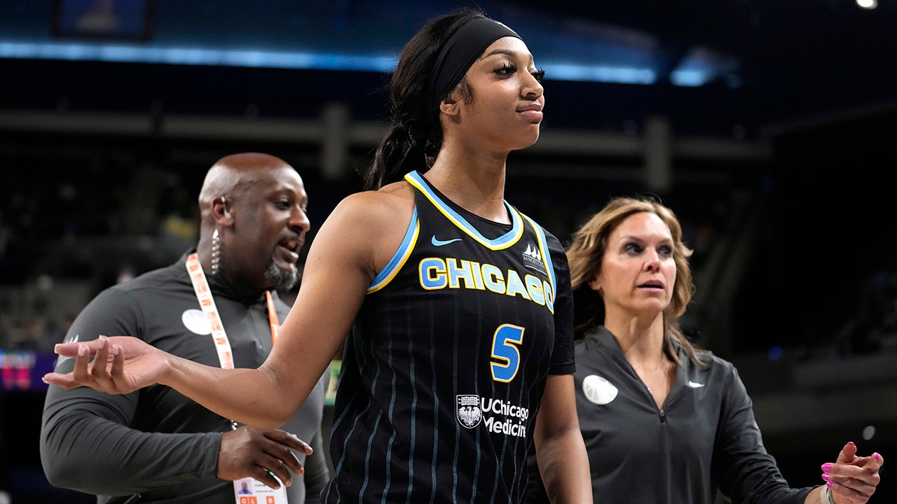 Read more about the article Sky’s Angel Reese ejected in loss to Liberty; ref says she was ‘disrespectfully addressing’ an official