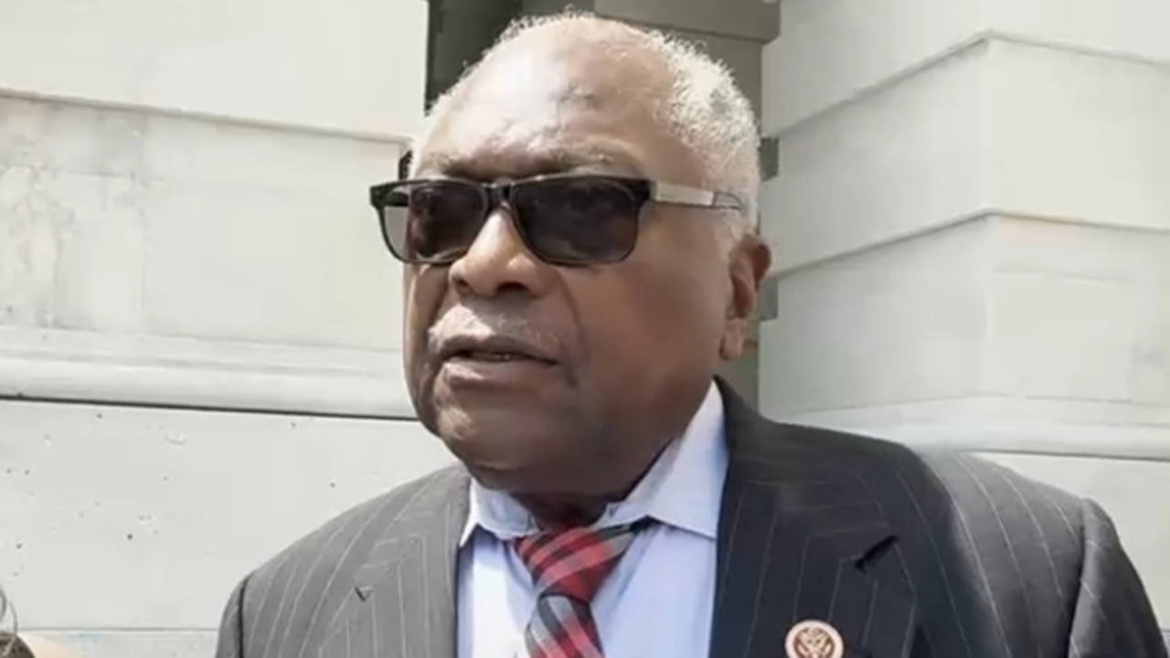 Read more about the article Rep. James Clyburn: Biden must ’stay the course’ despite ‘poor performance’ at debate