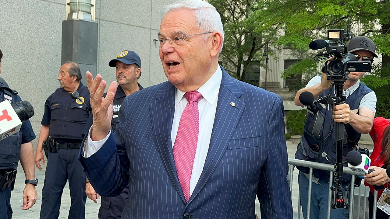 Read more about the article New Jersey businessman testifies he promised up to $250,000 in bribes for Sen. Bob Menendez’s help