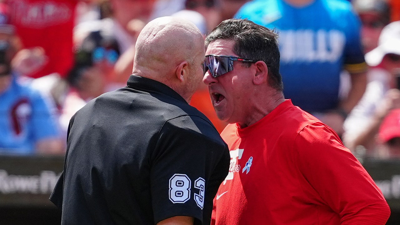 Read more about the article Phillies manager Rob Thomson’s screaming match with umpire leads to ejection in bizarre scene