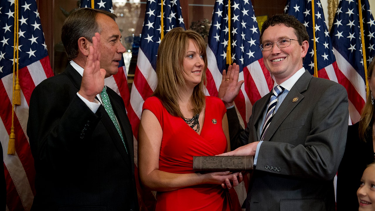 Read more about the article Rep. Thomas Massie announces passing of his wife Rhonda