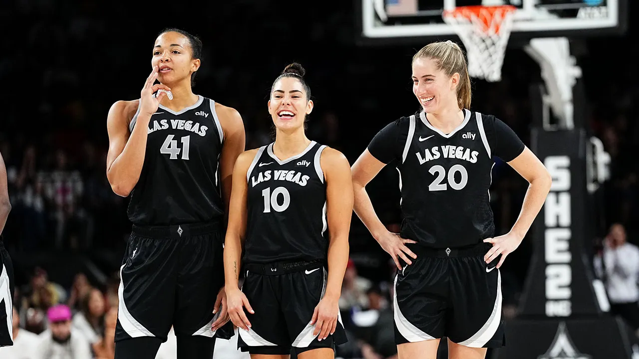 You are currently viewing WNBA rookie Kate Martin chases down Las Vegas Aces’ bus as part of team prank: ‘Don’t be late to the bus’