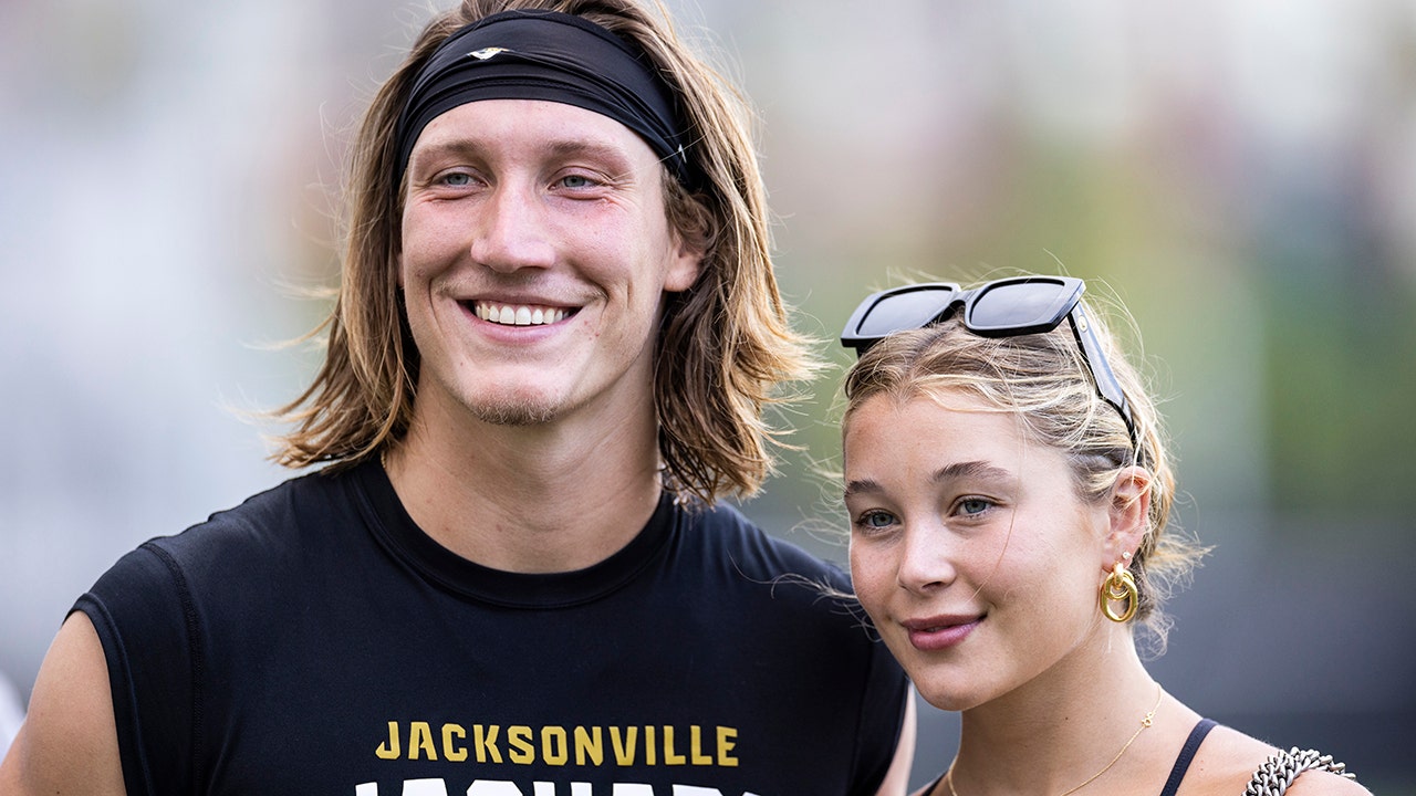 You are currently viewing Trevor Lawrence, wife announce they are expecting first child after $275 million contract extension