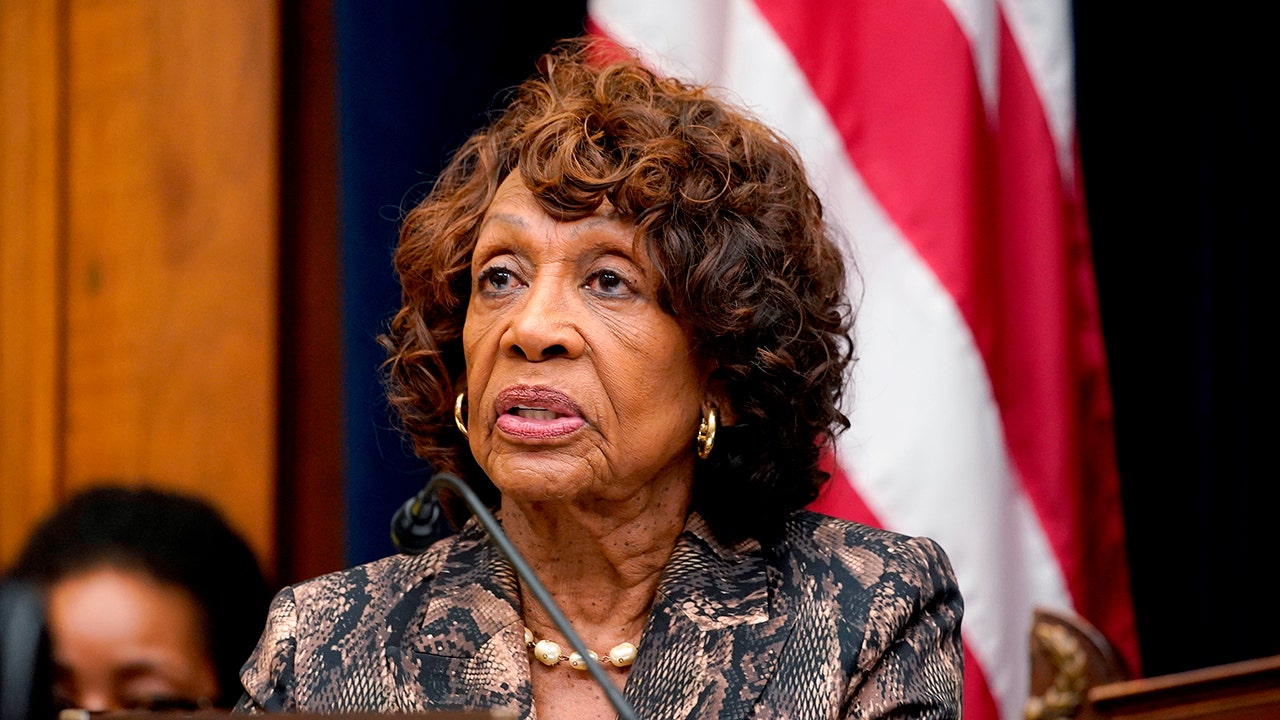 Read more about the article Texas man convicted of threatening to kill Rep Maxine Waters gets nearly 3 years in prison