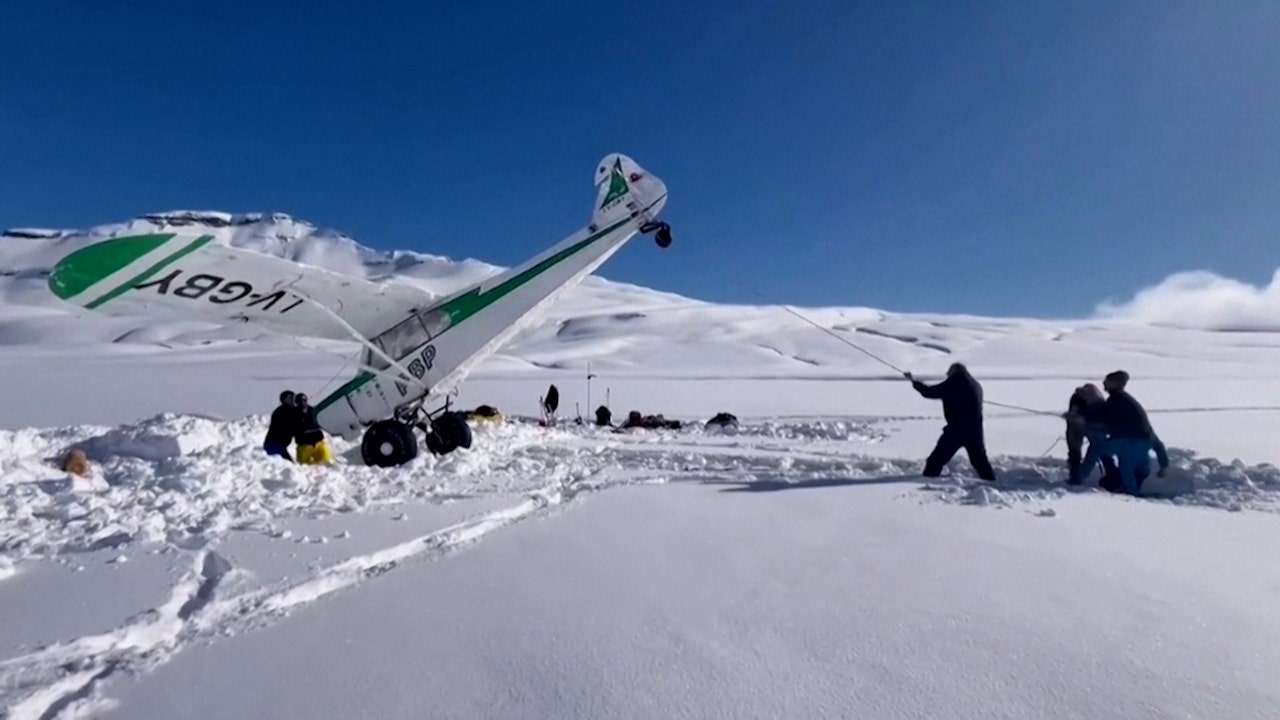 Helicopter rescues plane from snowy Argentina mountain after emergency landing