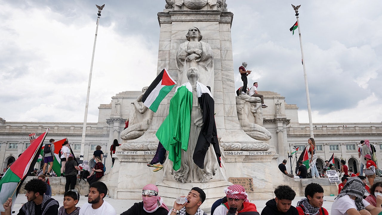 Dramatic photos pro-Hamas Washington, D.C. protests | Fox News