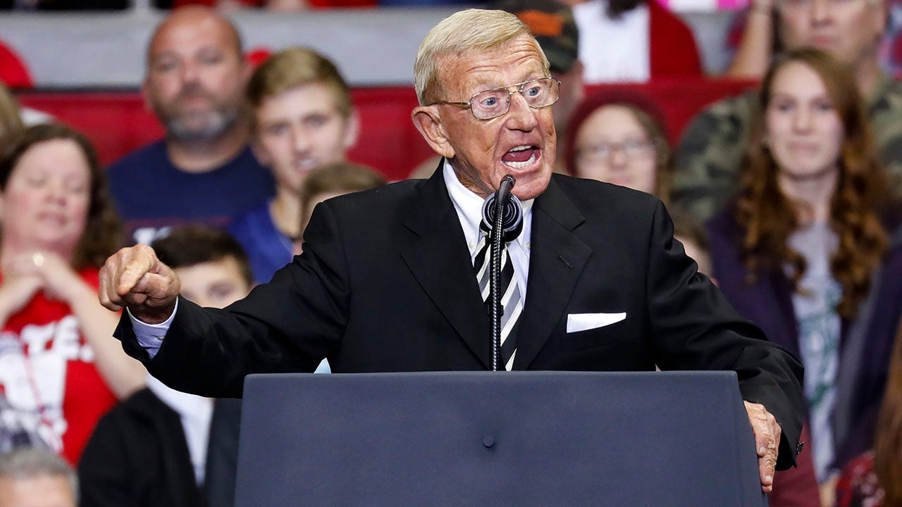 Famed football coach and broadcaster Lou Holtz slams Democrats amid government shutdown Famed football coach and broadcaster Lou Holtz slams Democrats amid government shutdown