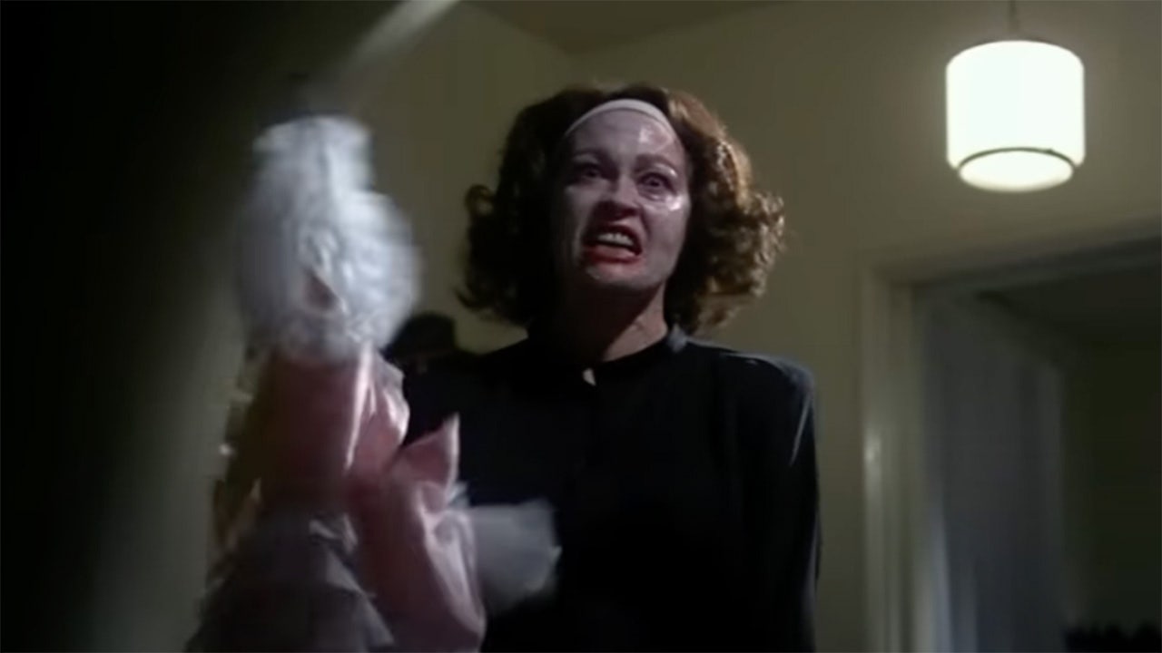 ‘Mommie Dearest’ star Faye Dunaway ‘fought tooth and nail’ against famous ‘no more wire hangers’ scene: book