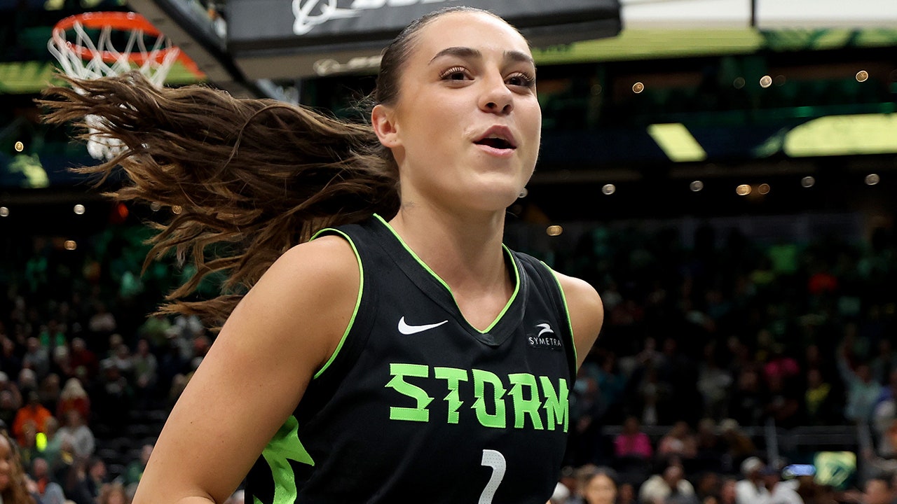 Read more about the article WNBA rookie Nika Mühl stuns with pregame outfit but Storm fans want to see her on court