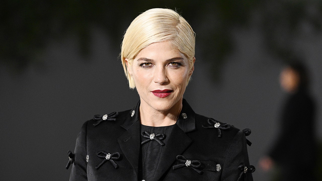 Selma Blair horrified after being removed from plane for drinking ‘too much’ before embracing sobriety
