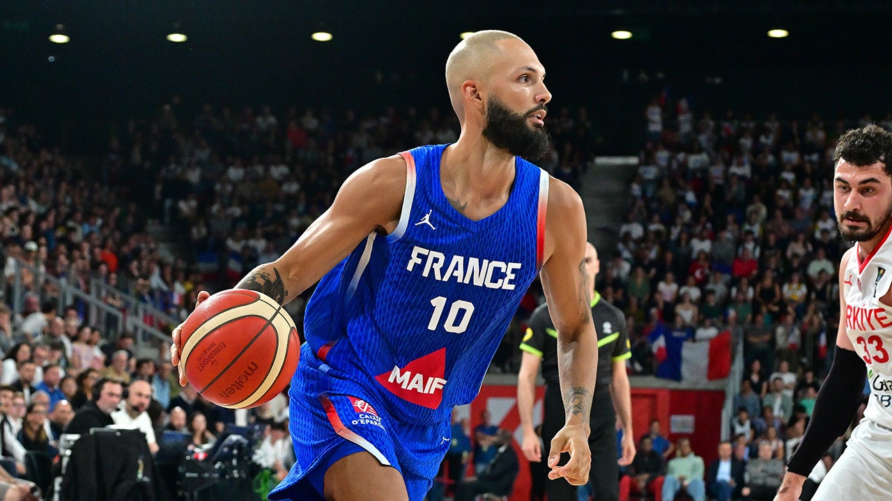 NBA player ejected from Olympics tuneup after placing hands around fellow pro's neck