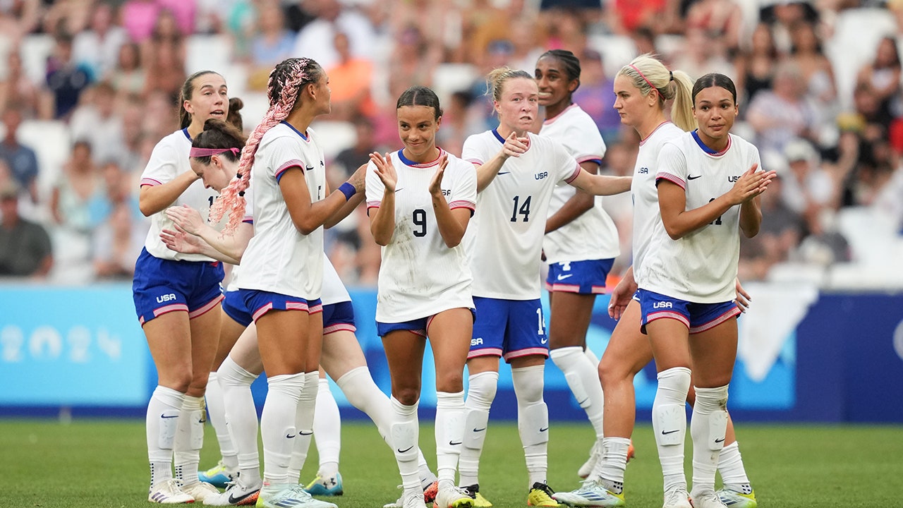 USA women’s soccer wins group after 3rd straight win to open Olympics