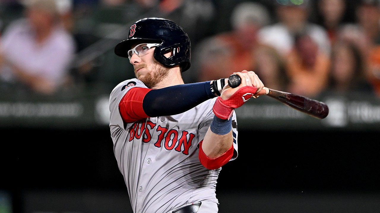 Danny Jansen hace historia en MLB al jugar para los Red Sox y los Blue ...