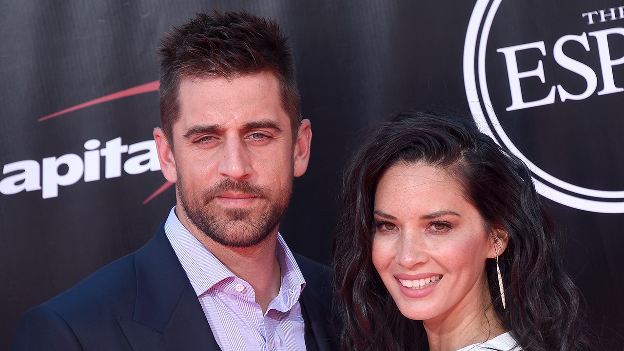 Aaron Rodgers’ parents still angry about Olivia Munn’s dysfunctional family comments during 2018 interview