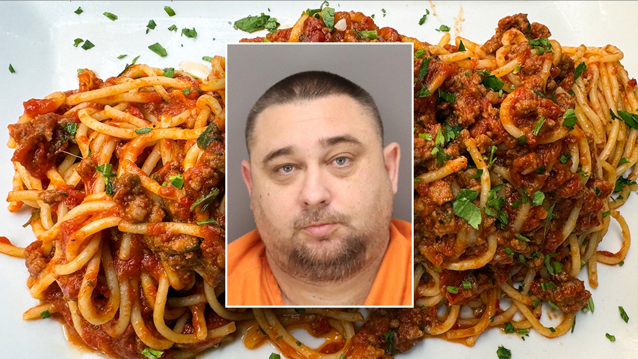 Florida man throws spaghetti sauce at mother in dispute, hides in bushes