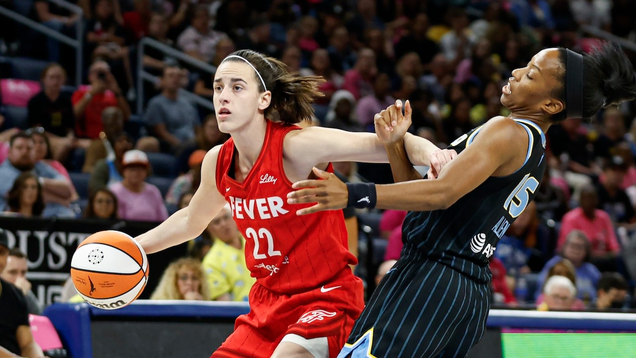 Caitlin Clark breaks countless WNBA records while wearing Kobe shoes vs. Angel Reese’s Sky