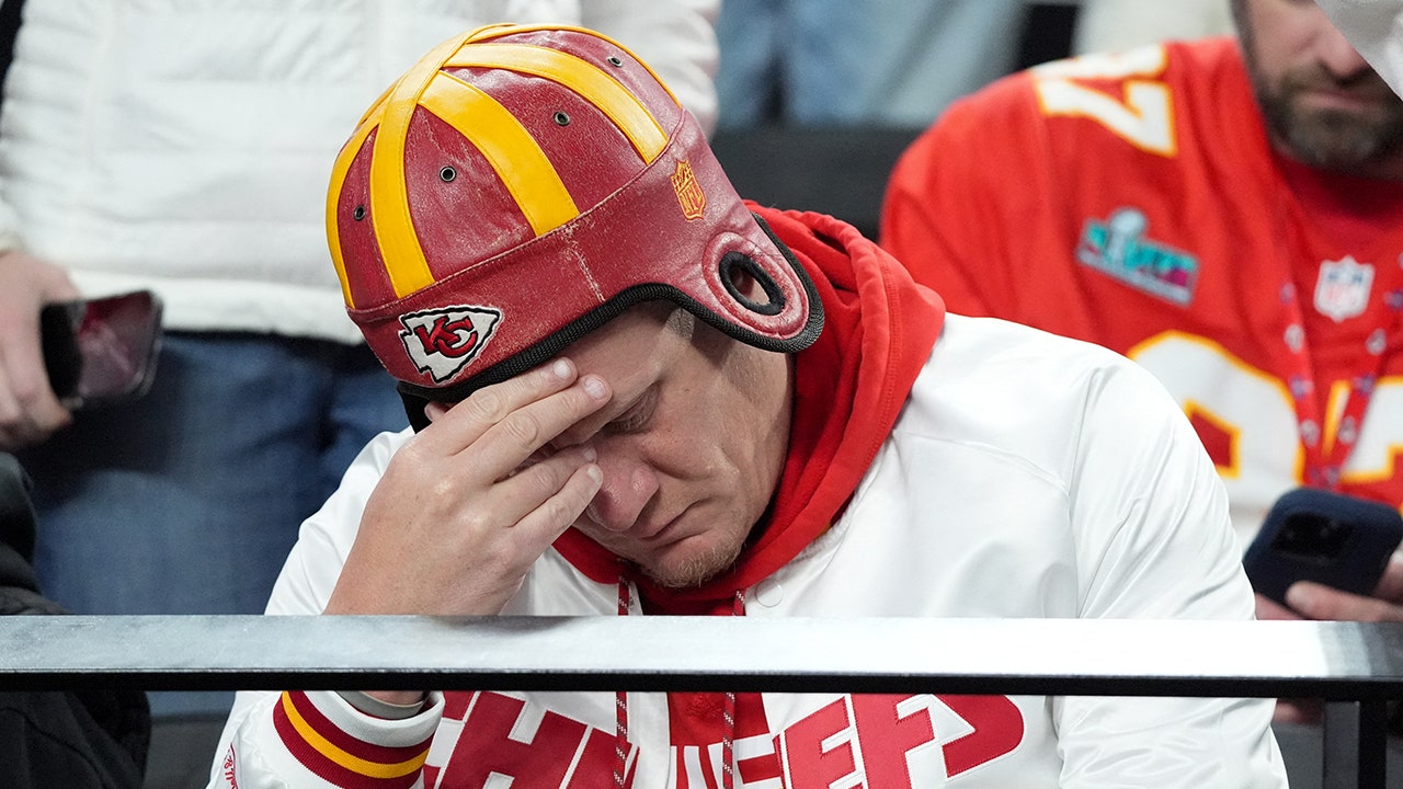 Chiefs fans frustrated as DNC throws wrench in viewing final preseason game vs Bears on TV