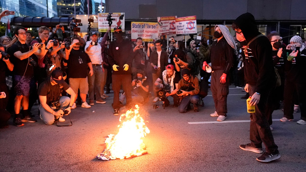 Anti-Israel demonstrators burn American flag outside Chicago consulate