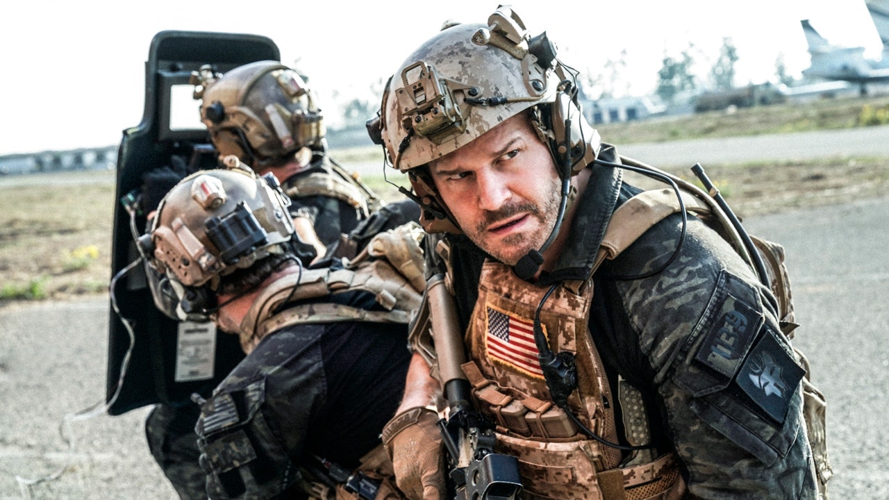 A estrela do SEAL Team, David Boreanaz, fez 4 exames de ressonância magnética em 4 meses enquanto filmava uma série militar: ‘Sem atalhos’