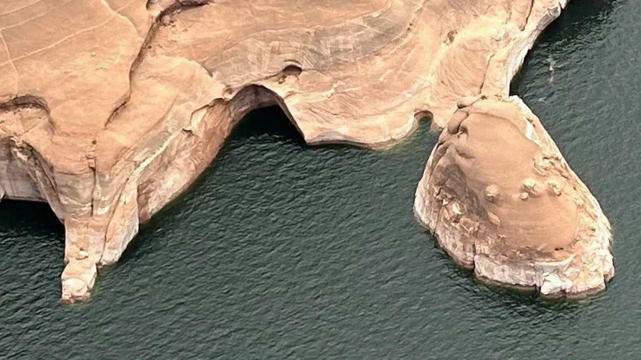 Large geological feature known as the ‘Double Arch’ and the ‘Toilet Bowl’ collapses in southern Utah