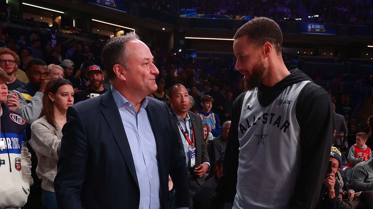 VP Harris’ husband Doug Emhoff has awkward interaction with Steph Curry after Team USA’s thrilling comeback