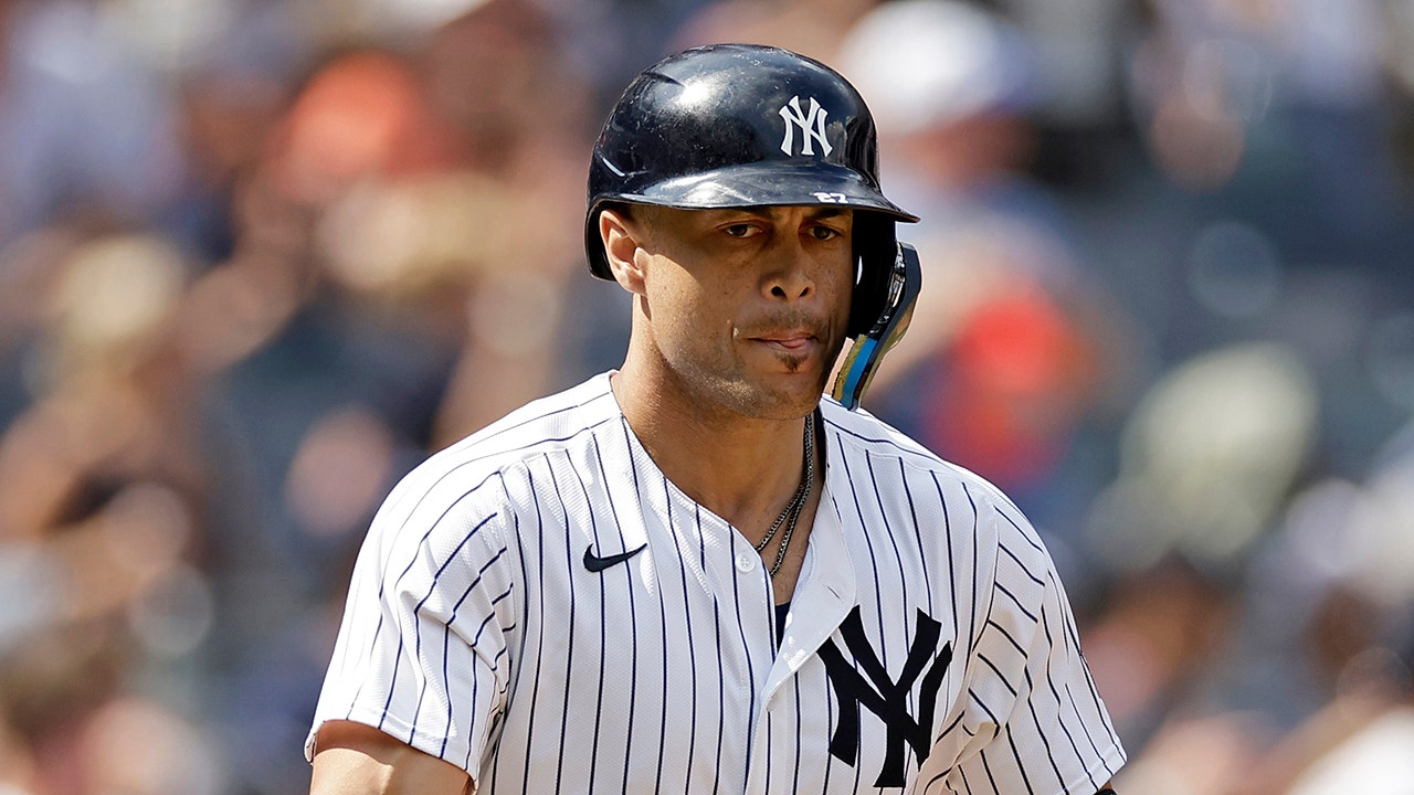 Giancarlo Stanton’s broken bat hits umpire in head, knocks him out of game in bizarre scene