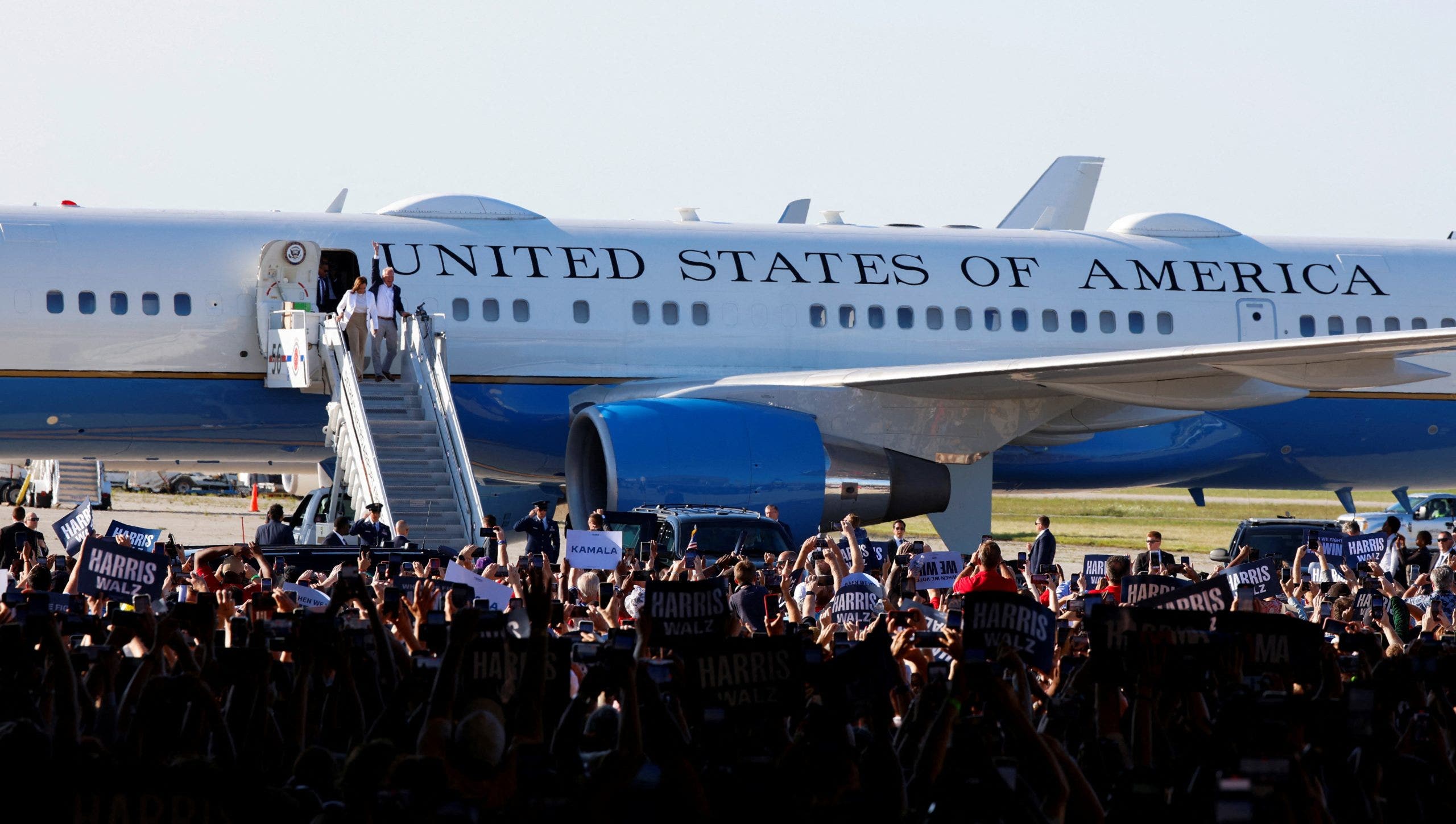 Trump claims “nobody” cheered for Harris outside Air Force Two, despite video and images of the crowd