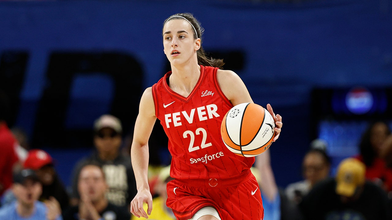 Caitlin Clark, surging Fever blowout Sky for third consecutive win