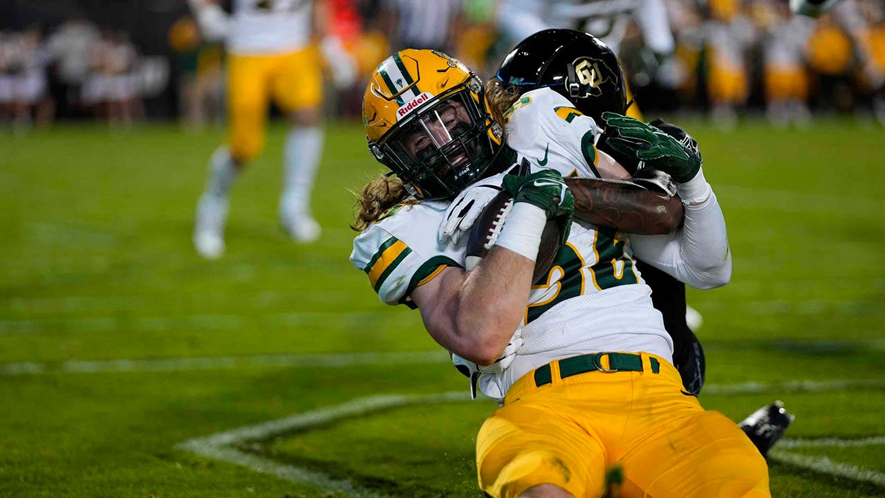 Colorado’s Sheduer Sanders throws bizarre interception vs. North Dakota State