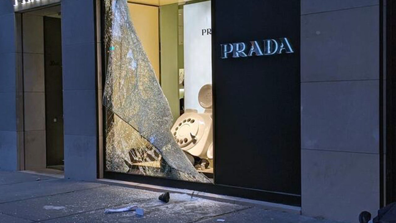 Chicago burglary gang raids Prada store as city prepares for party convention