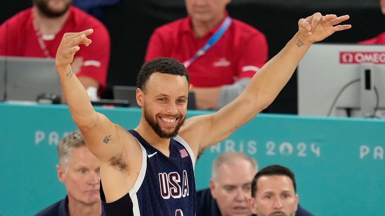 Steph Curry electrifies Team USA in 4th quarter on way to gold medal win at Paris Olympics