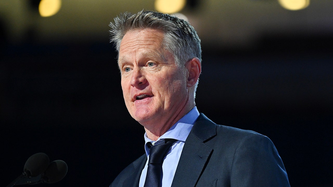 Steve Kerr of the Warriors makes a bold prediction at the Democratic Party Convention and wants to say “goodnight” to Donald Trump like Steph Curry