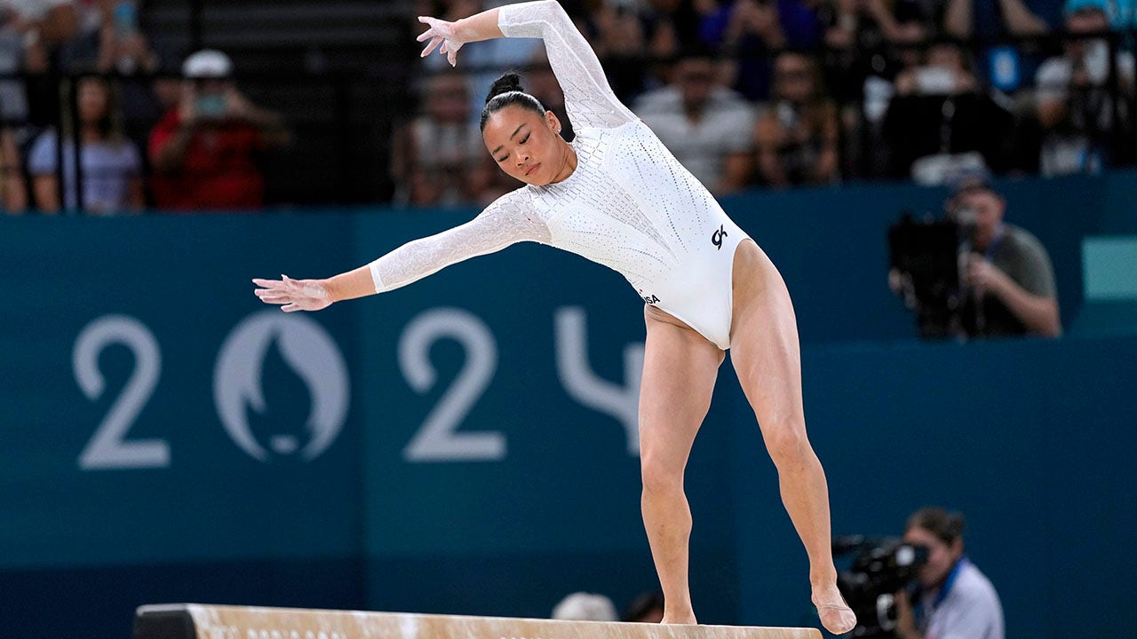 Suni Lee blames lack of crowd noise for balance beam mistakes: ‘Feeling the pressure’