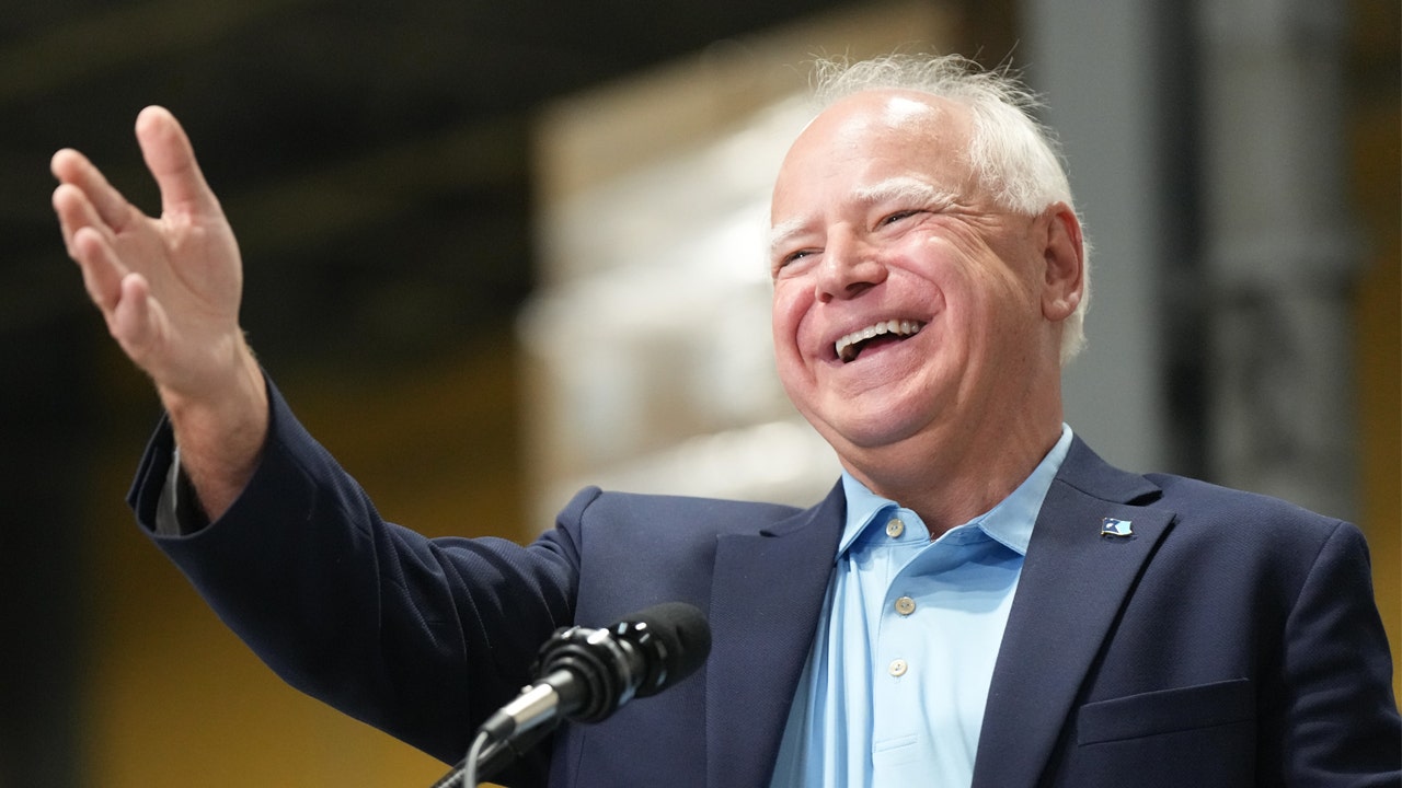 Walz appears alone for the first time in his election campaign in a speech to an influential union