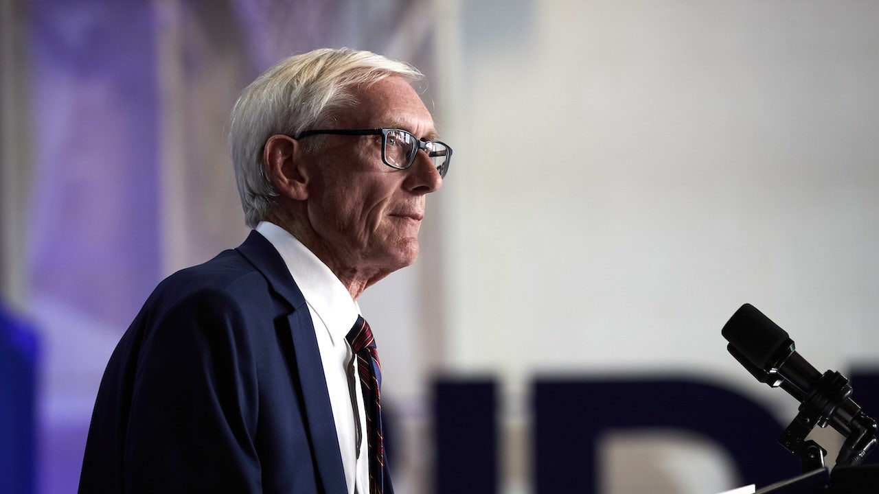 Wisconsin Democratic Gov. Tony Evers booed at DNC for Green Bay Packers reference, then struggles to speak