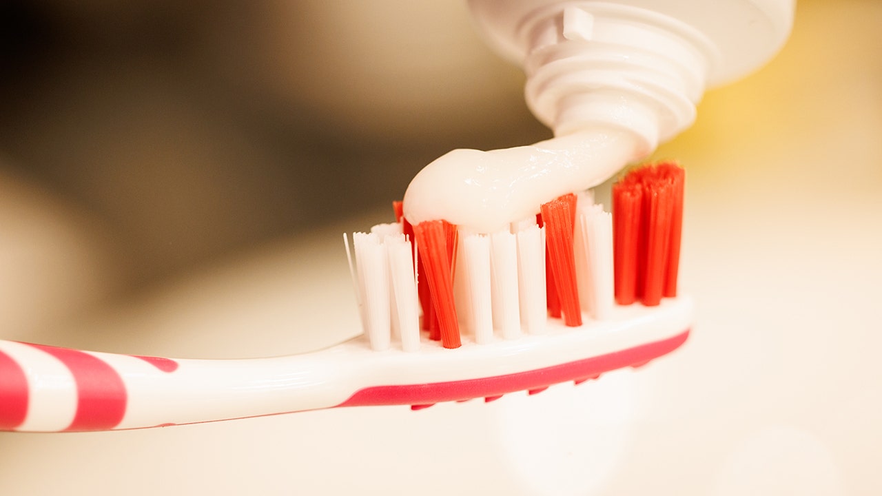 Staff members at dentist office read aloud, mock cancer patient’s private diary