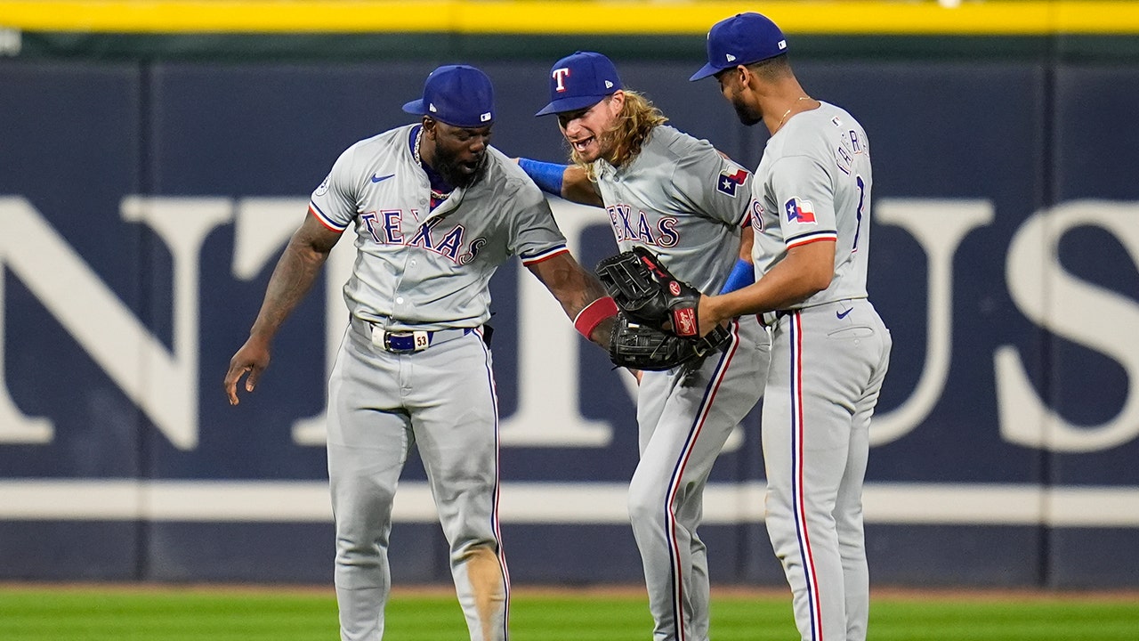 Travis Jankowski of the Rangers catches the ball with an incredible leap and steals the game-winning home run from the White Sox.