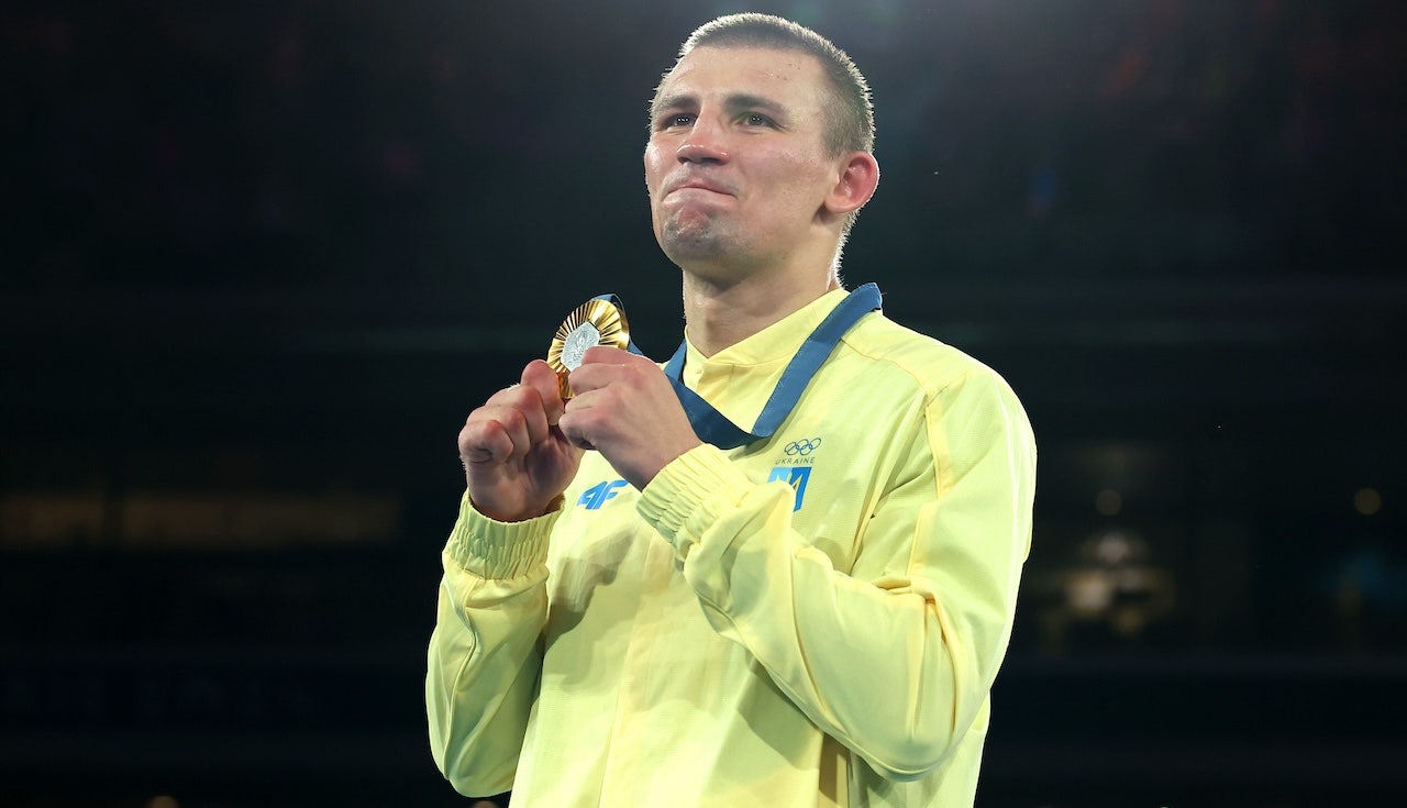 Ukraine’s Volodymyr Zelenskyy thanks boxer Oleksandr Khyzhniak for Olympic gold amid Russian war