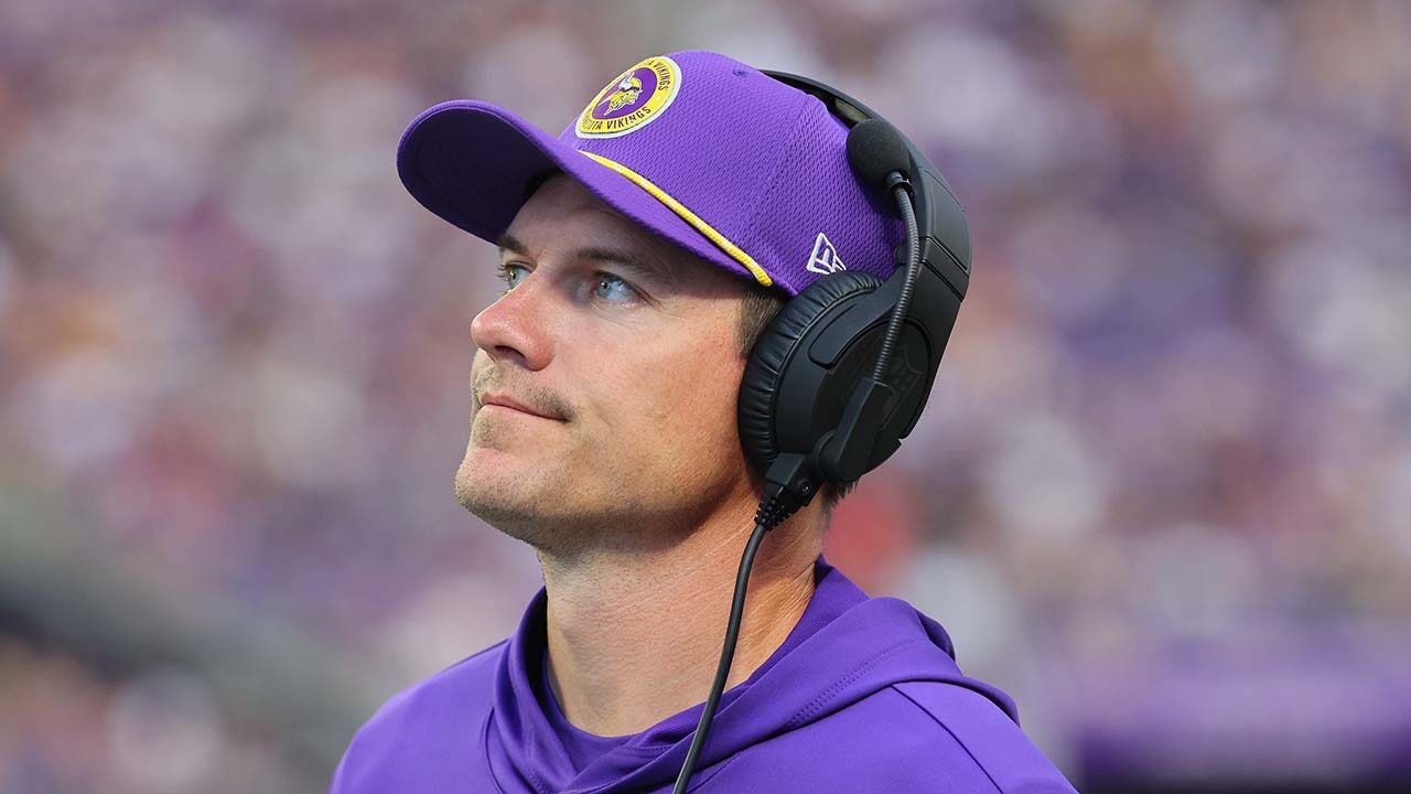 Vikings coach Kevin O’Connell has lighthearted exchange with mic’d-up Justin Jefferson during preseason game