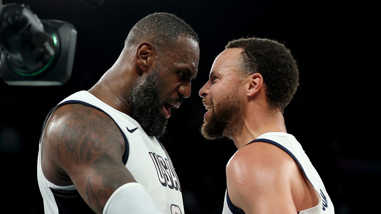 Steph Curry, LeBron James thống trị khi Đội tuyển Hoa Kỳ thực hiện màn ...