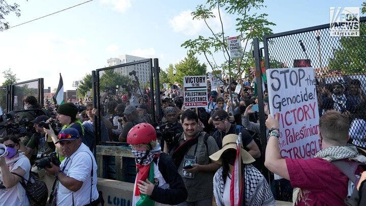 Anti-Israel demonstrators breach fence surrounding DNC